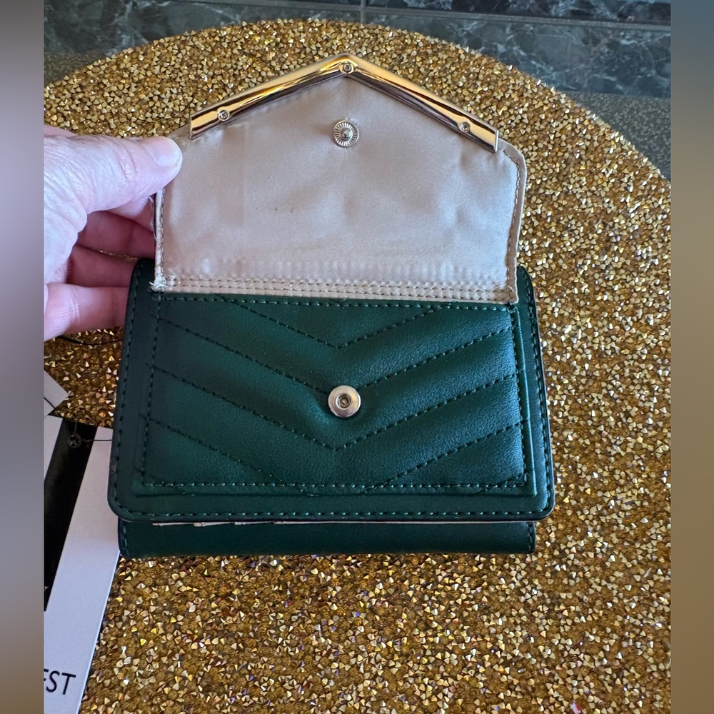 Nine West NWT 3 folded wallet Forest Green Quilted Compact with Silver V accent - Picture 2 of 5